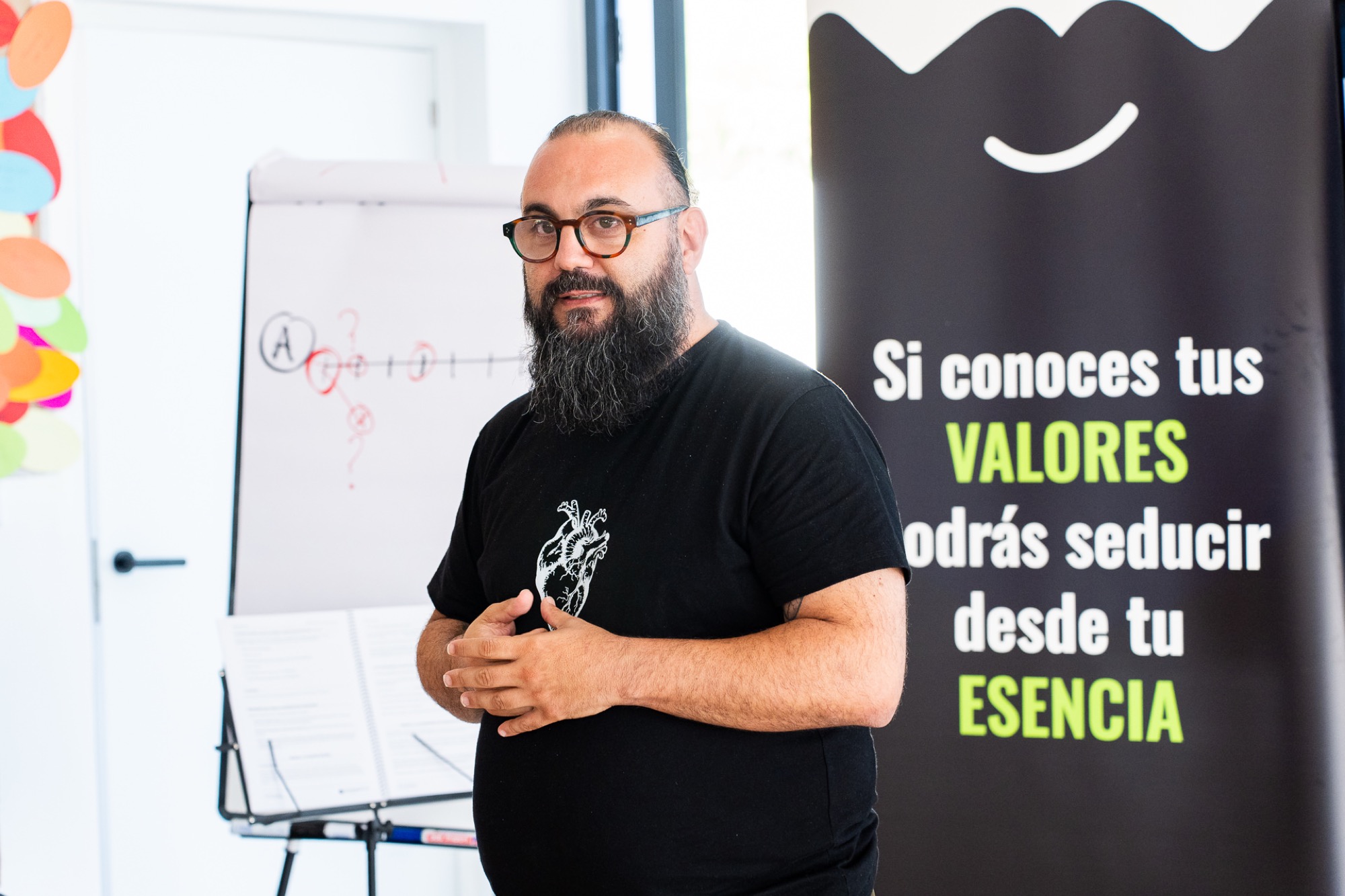 Sesión de formación en valores con grupo de profesionales